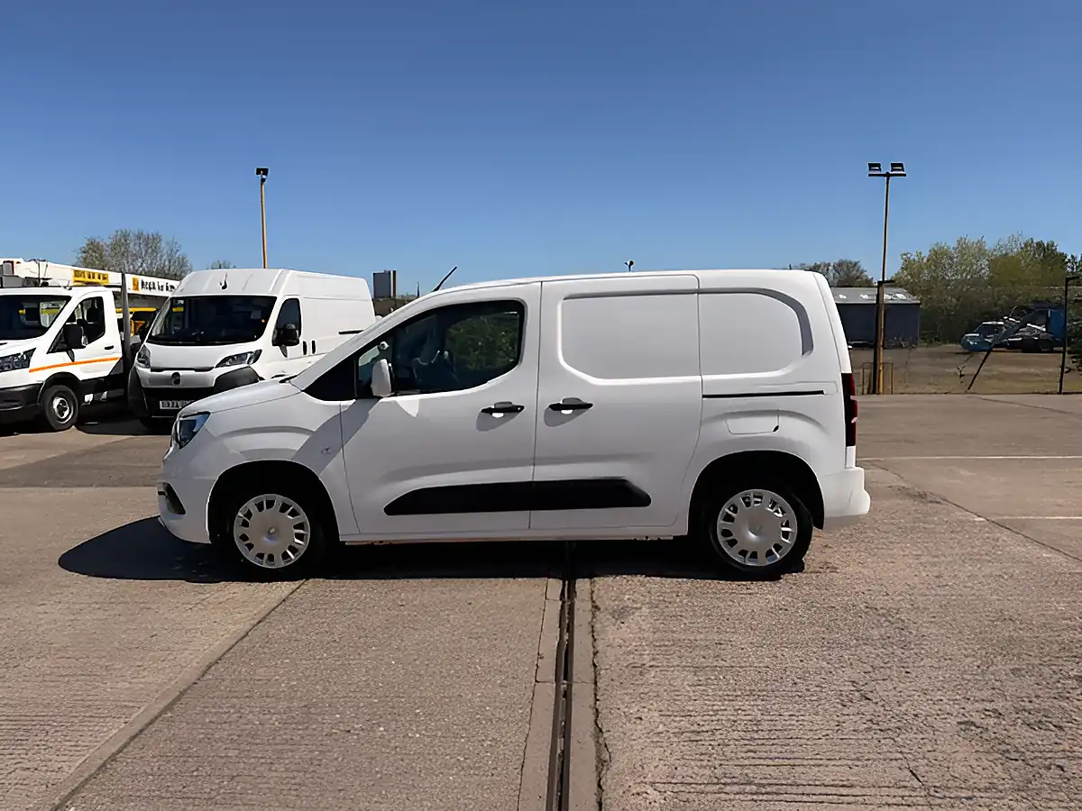 Used 2021 Vauxhall Combo Sportive L1 Swb White - Interior and Exterior details 7