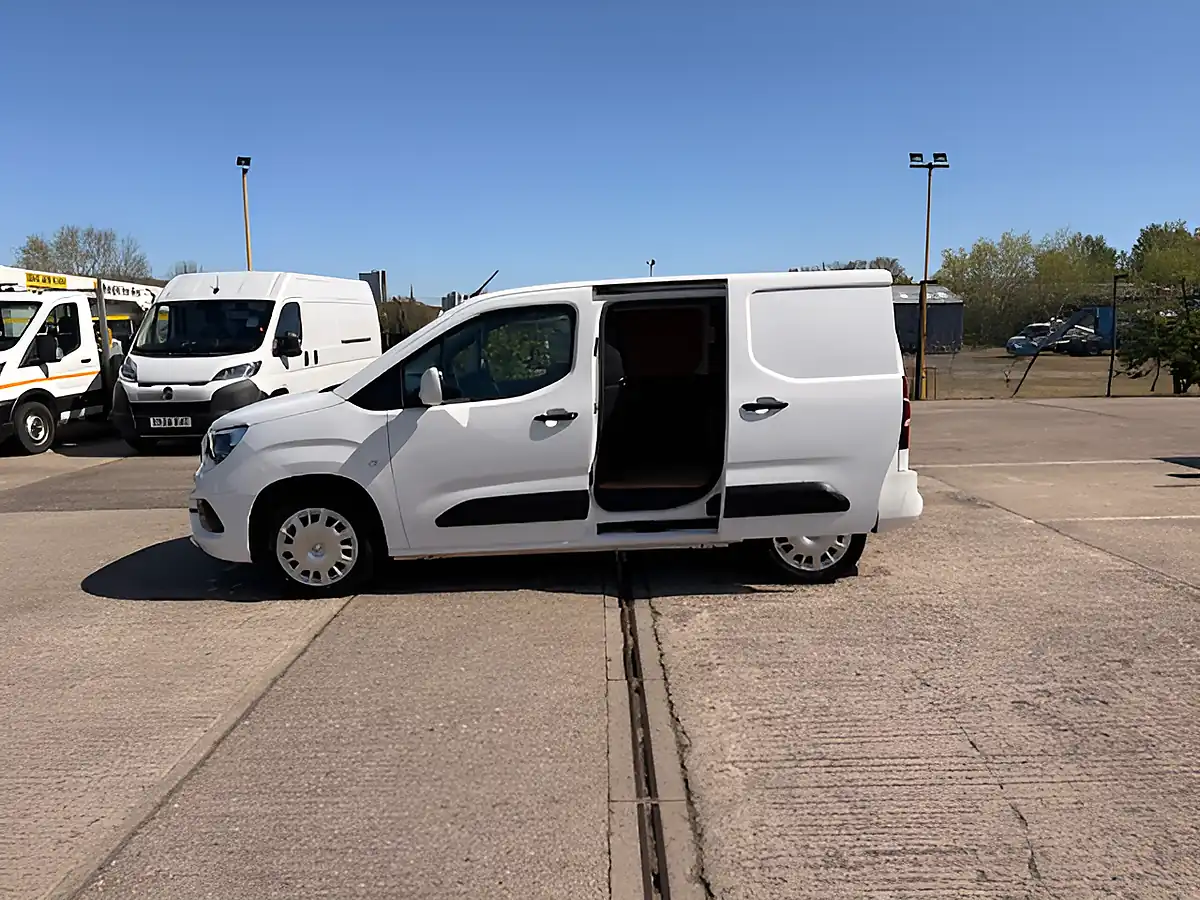 Used 2021 Vauxhall Combo Sportive L1 Swb White - Interior and Exterior details 8