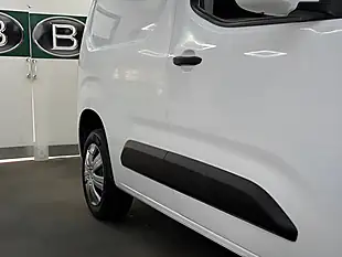 Used 2021 Vauxhall Combo Sportive S/S White - Interior and Exterior details 17