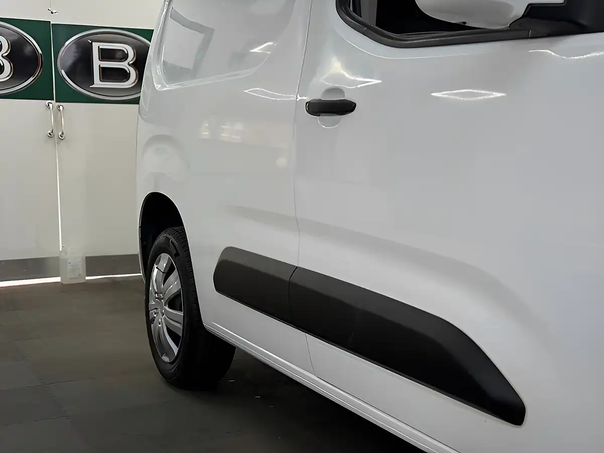 Used 2021 Vauxhall Combo Sportive S/S White - Interior and Exterior details 17