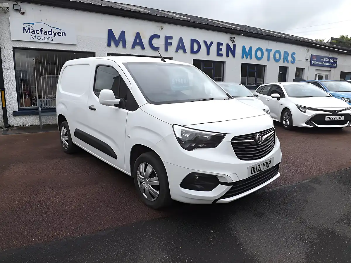 Used 2021 Vauxhall Combo Sportive White - Front View