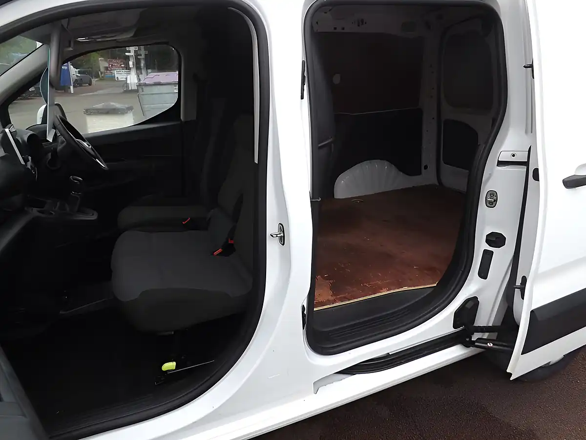 Used 2021 Vauxhall Combo Sportive White - Interior and Exterior details 5
