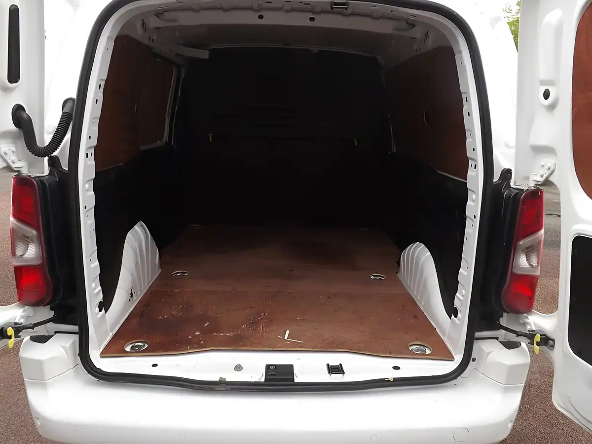 Used 2021 Vauxhall Combo Sportive White - Interior and Exterior details 8