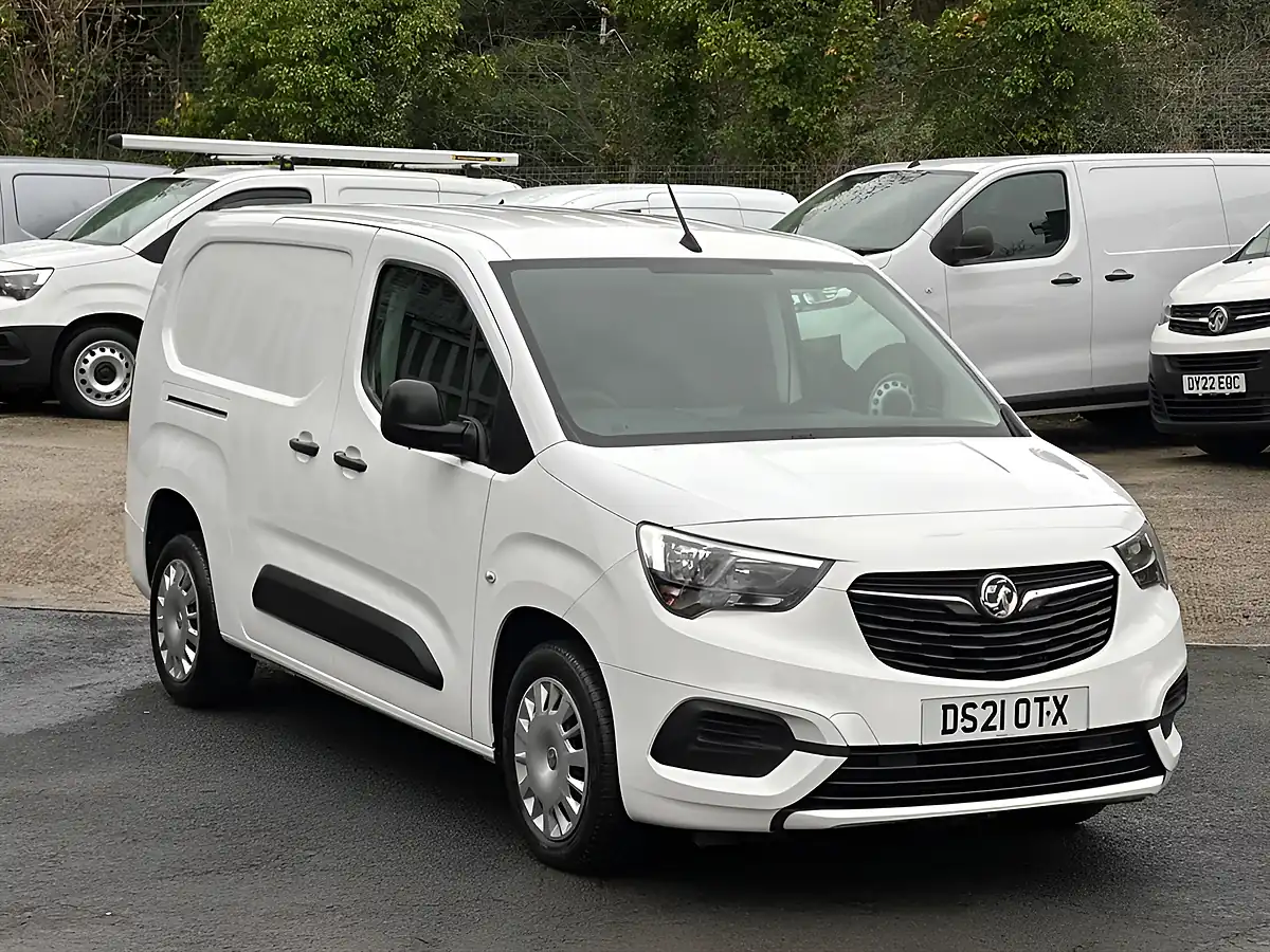 Used 2021 Vauxhall Combo Sportive White - Front View