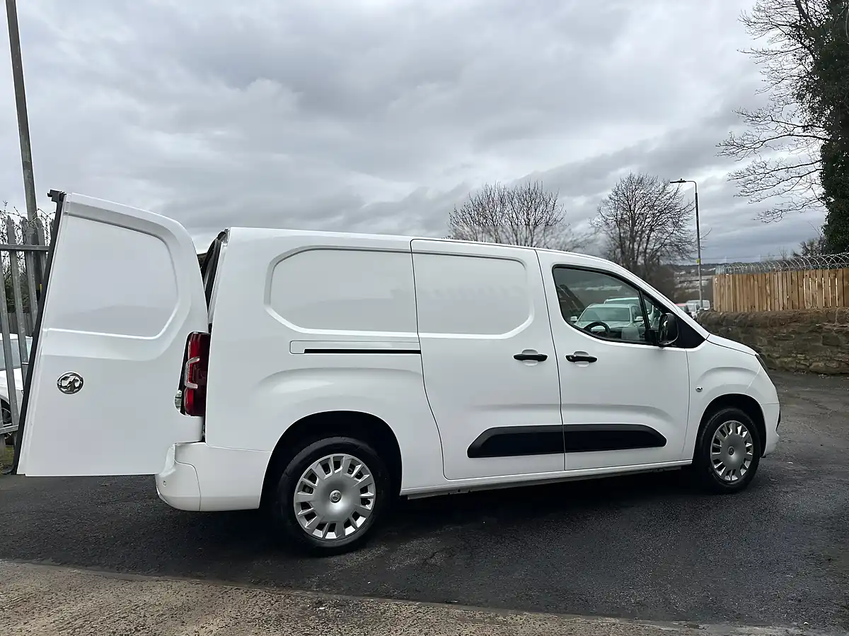 Used 2021 Vauxhall Combo Sportive White - Interior and Exterior details 11