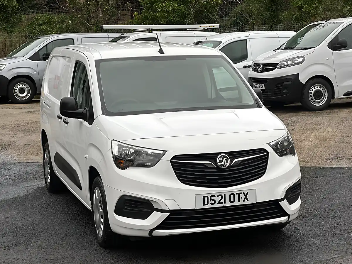 Used 2021 Vauxhall Combo Sportive White - Interior and Exterior details 2