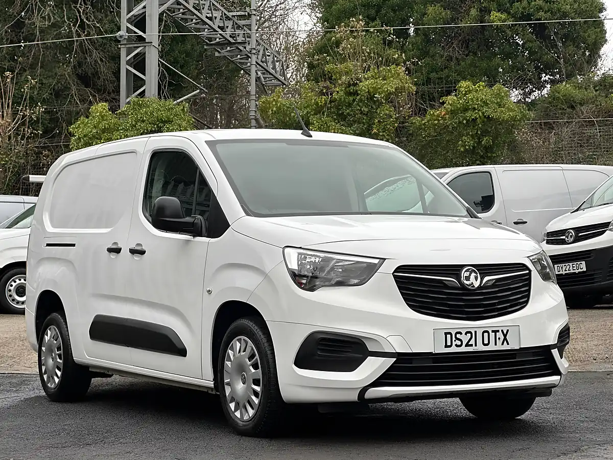 Used 2021 Vauxhall Combo Sportive White - Interior and Exterior details 3