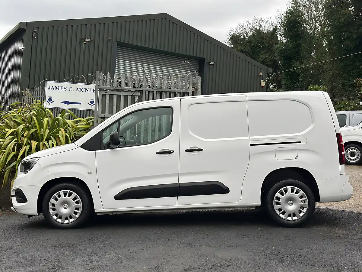 Used 2021 Vauxhall Combo Sportive White - Interior and Exterior details 5