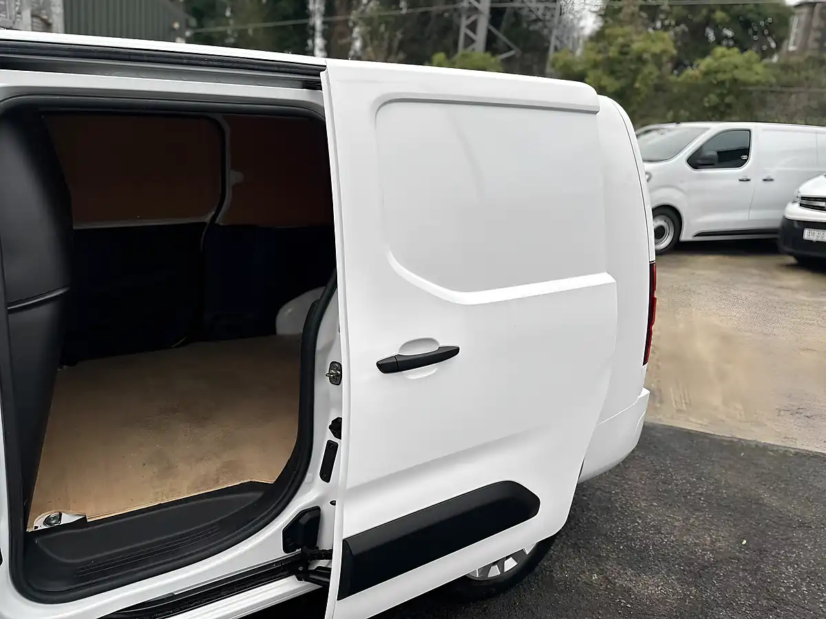 Used 2021 Vauxhall Combo Sportive White - Interior and Exterior details 6