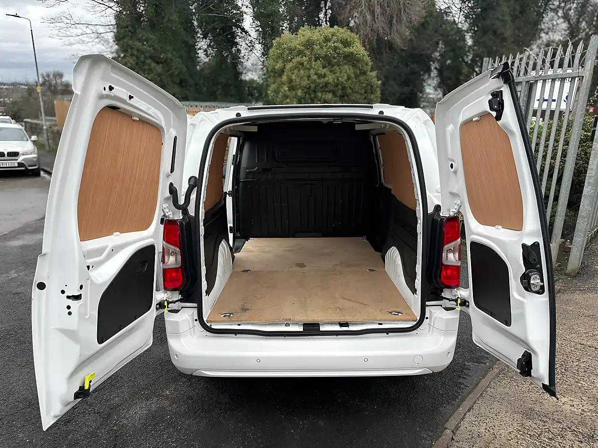 Used 2021 Vauxhall Combo Sportive White - Interior and Exterior details 7