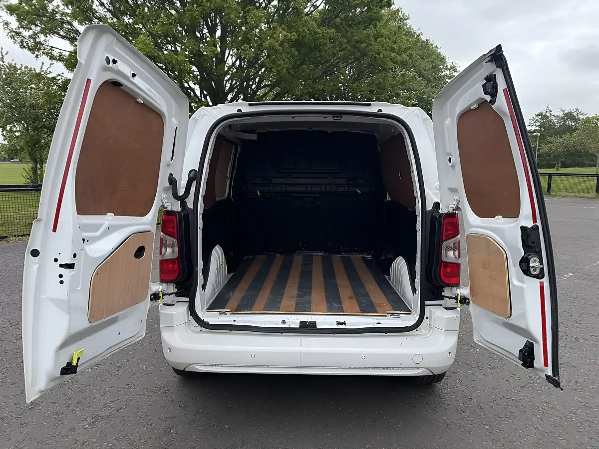 Used 2021 Vauxhall Combo Sportive White - Interior and Exterior details 10
