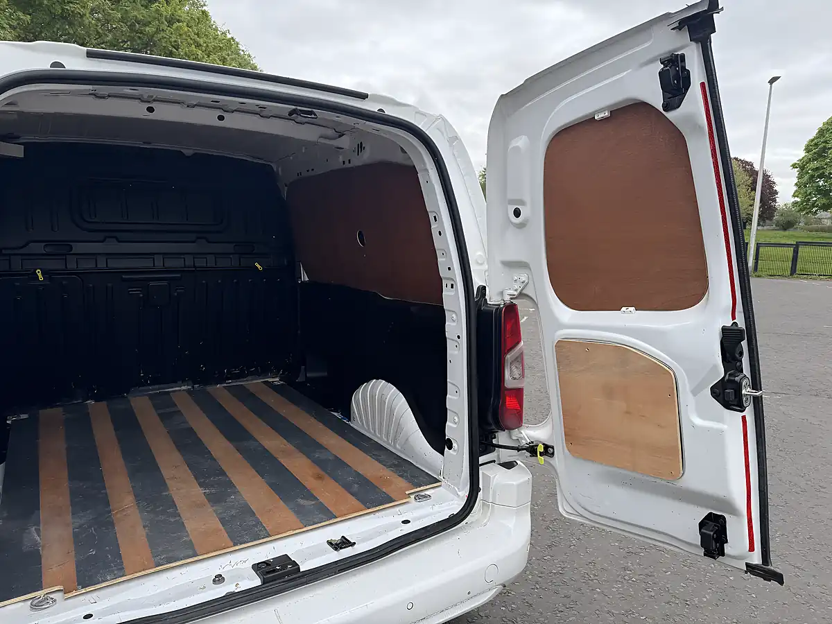 Used 2021 Vauxhall Combo Sportive White - Interior and Exterior details 12