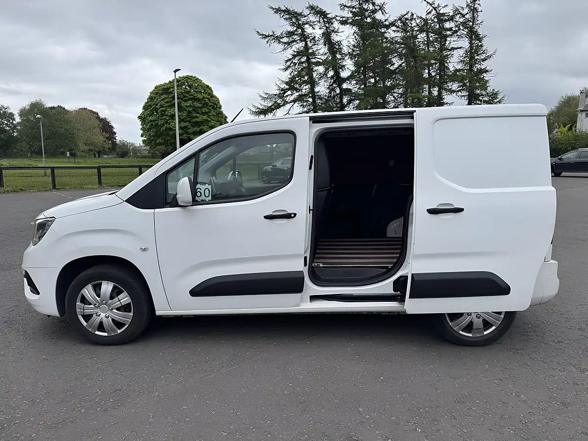 Used 2021 Vauxhall Combo Sportive White - Interior and Exterior details 13