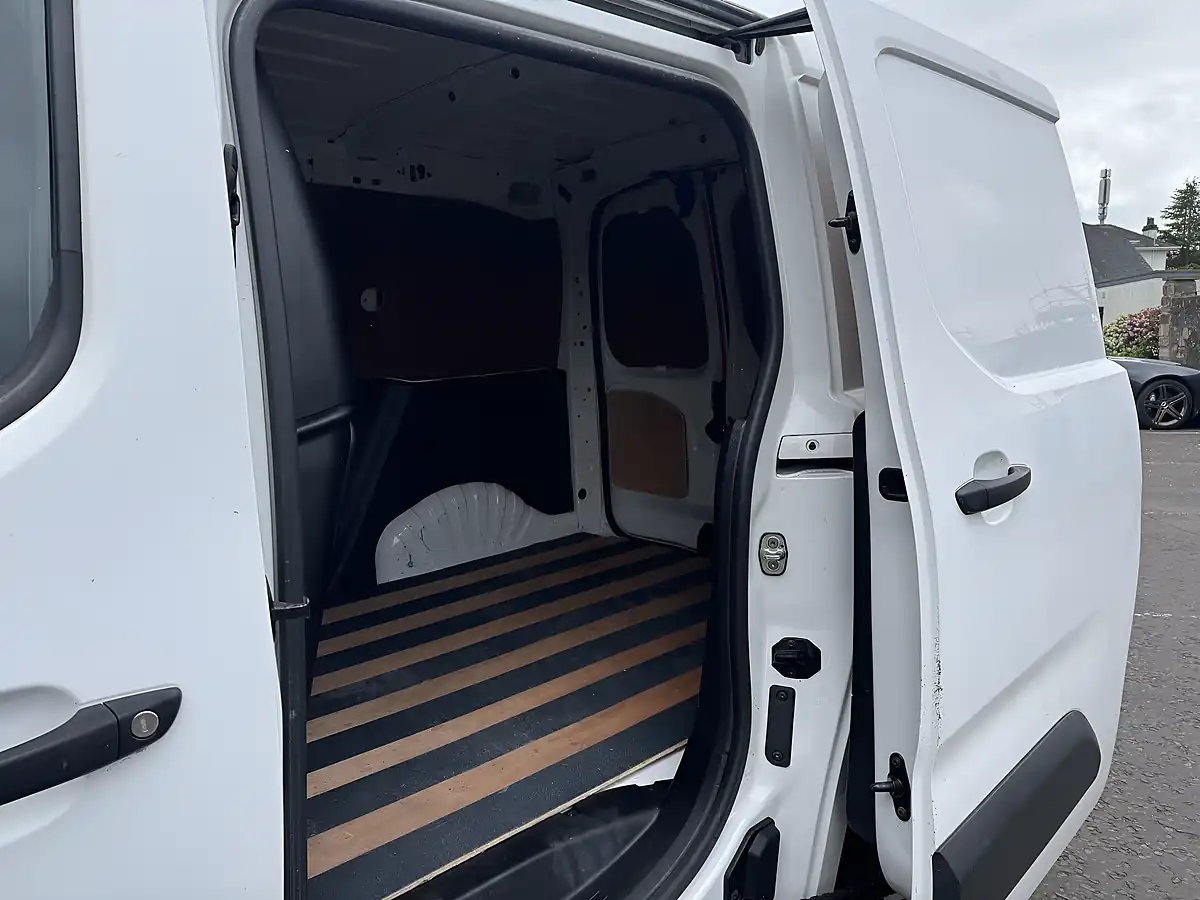 Used 2021 Vauxhall Combo Sportive White - Interior and Exterior details 14