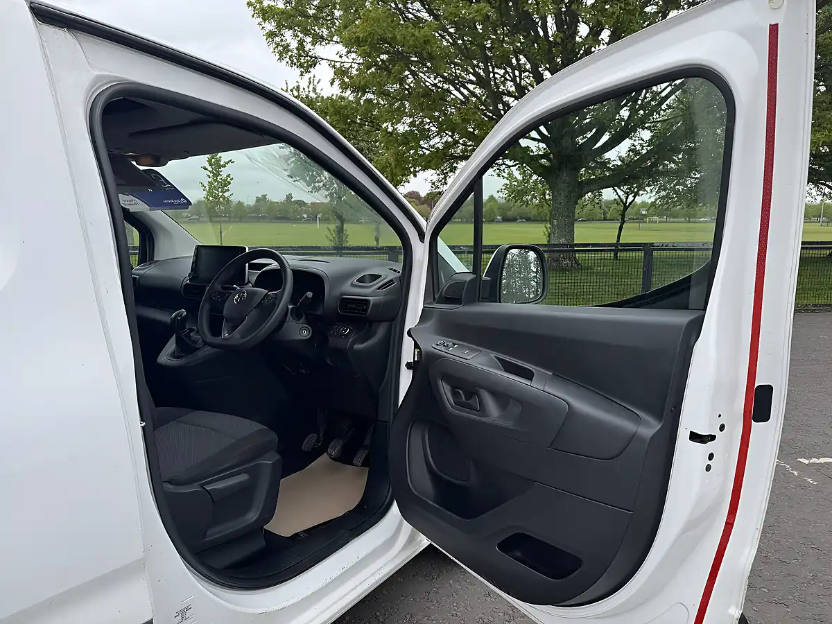 Used 2021 Vauxhall Combo Sportive White - Interior and Exterior details 16
