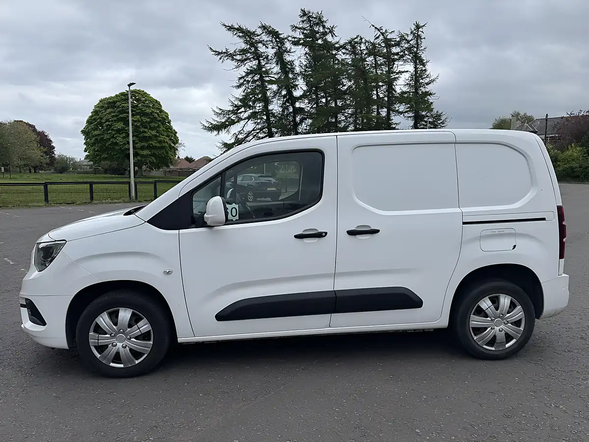 Used 2021 Vauxhall Combo Sportive White - Interior and Exterior details 4