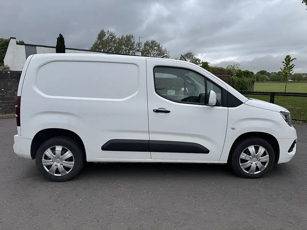 Used 2021 Vauxhall Combo Sportive White - Interior and Exterior details 9