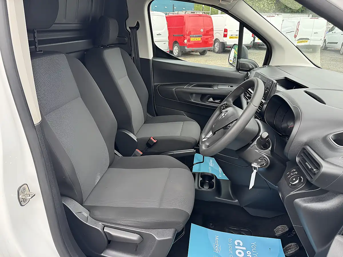 Used 2021 Vauxhall Combo Sportive White - Interior and Exterior details 15