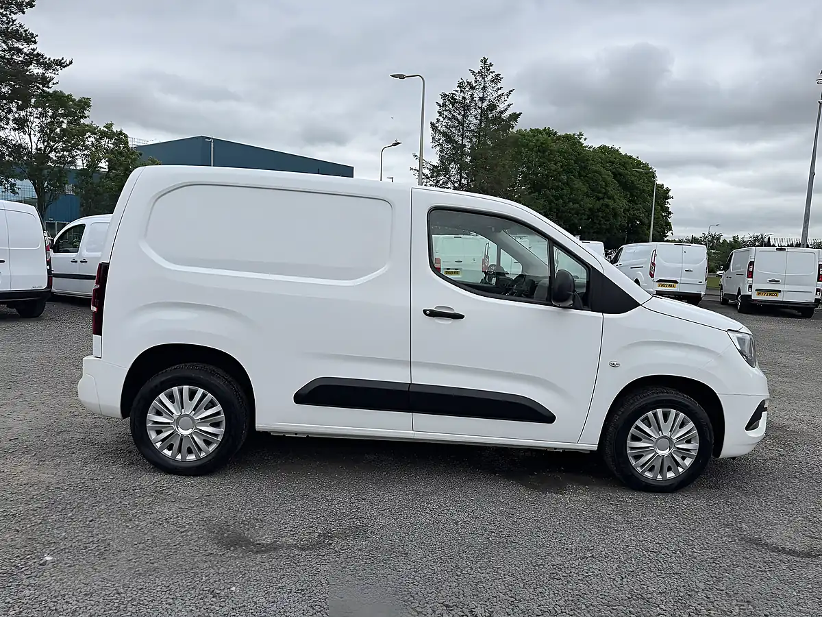 Used 2021 Vauxhall Combo Sportive White - Interior and Exterior details 4