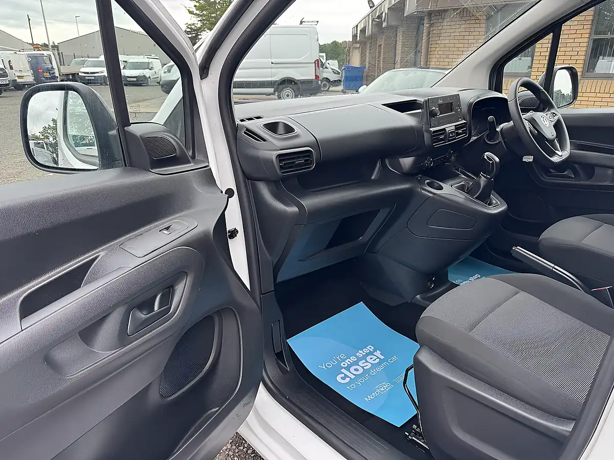 Used 2021 Vauxhall Combo Sportive White - Interior and Exterior details 10