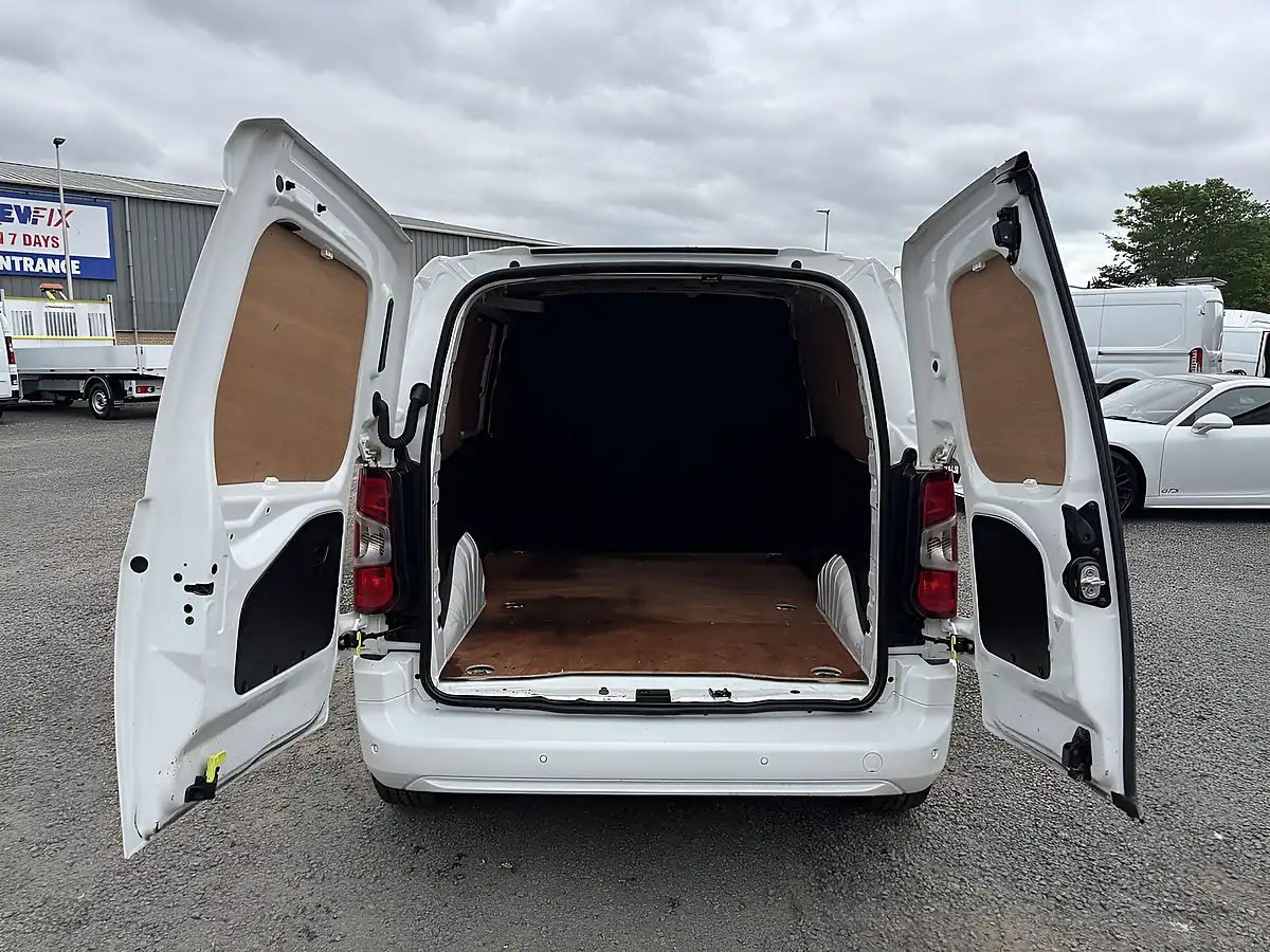 Used 2021 Vauxhall Combo Sportive White - Interior and Exterior details 12