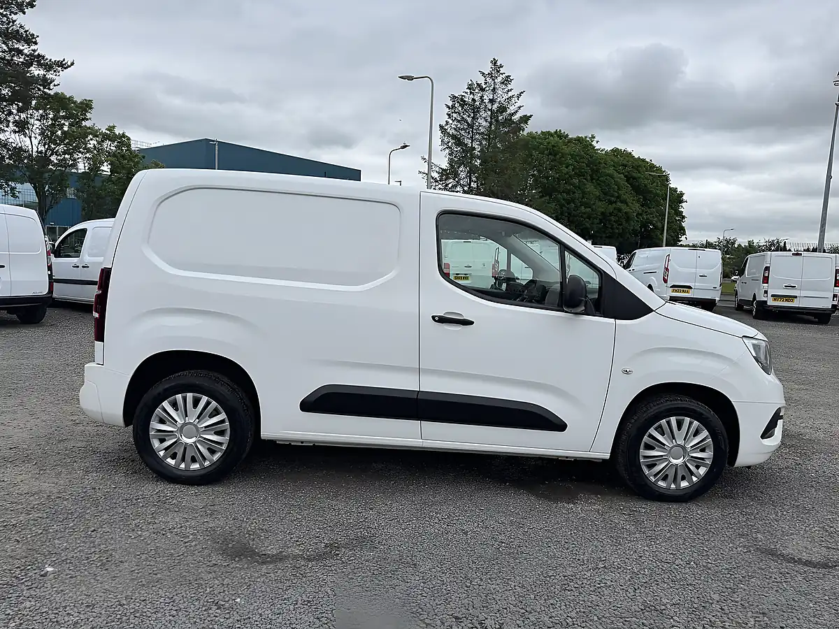Used 2021 Vauxhall Combo Sportive White - Interior and Exterior details 4