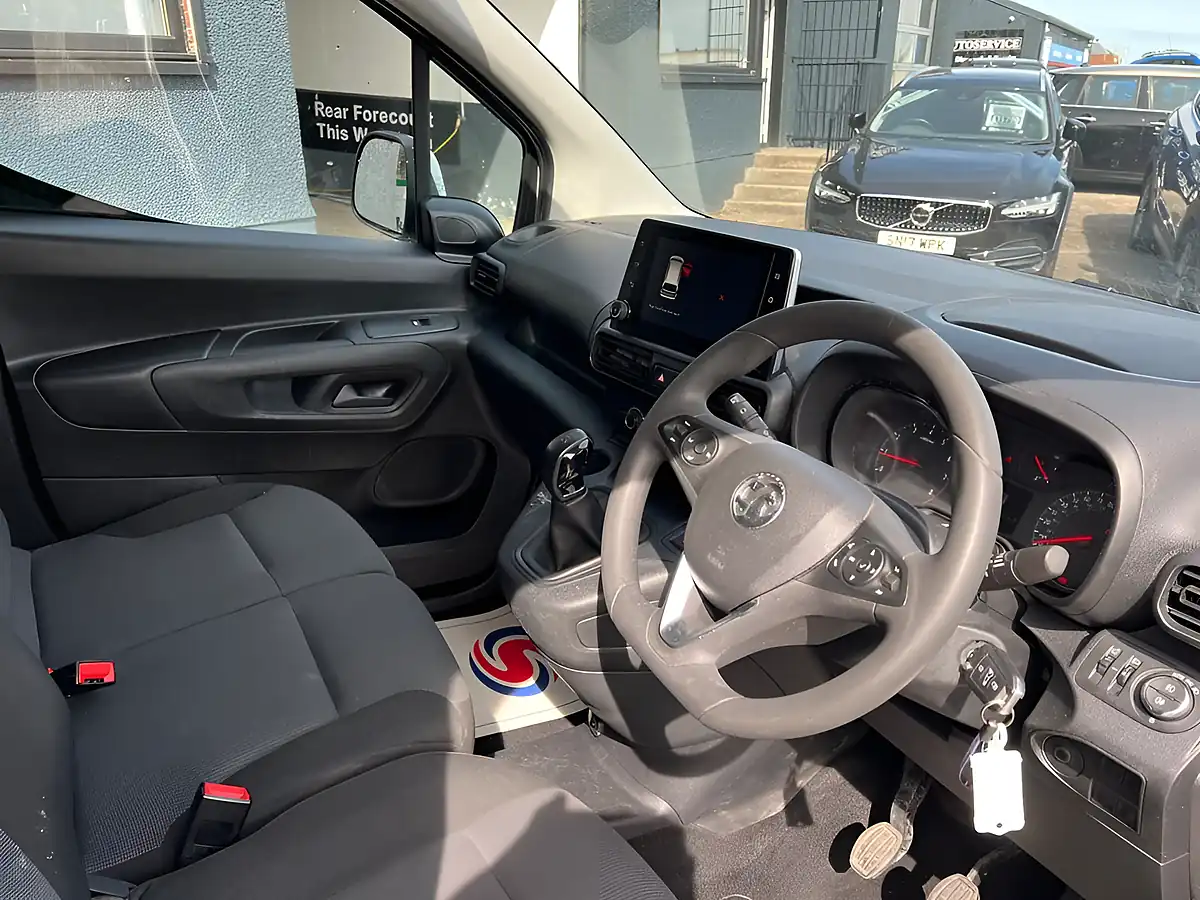 Used 2021 Vauxhall Combo Sportive White - Interior and Exterior details 15