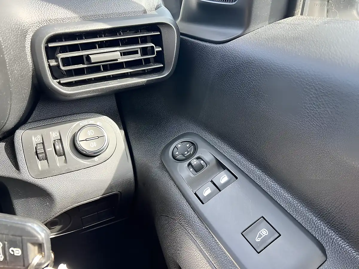 Used 2021 Vauxhall Combo Sportive White - Interior and Exterior details 17