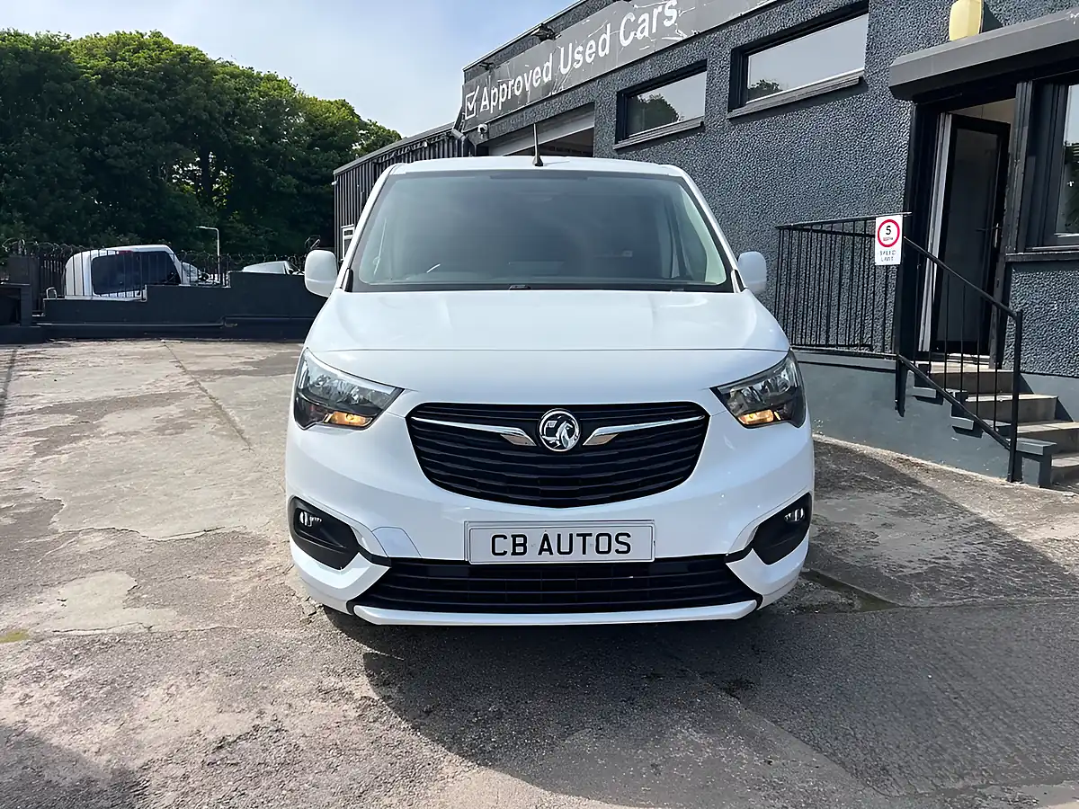 Used 2021 Vauxhall Combo Sportive White - Interior and Exterior details 2