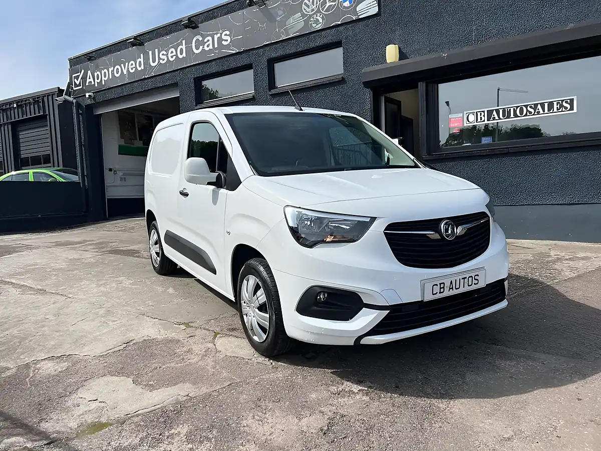 Used 2021 Vauxhall Combo Sportive White - Interior and Exterior details 3