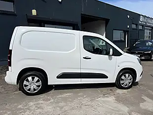 Used 2021 Vauxhall Combo Sportive White - Interior and Exterior details 4