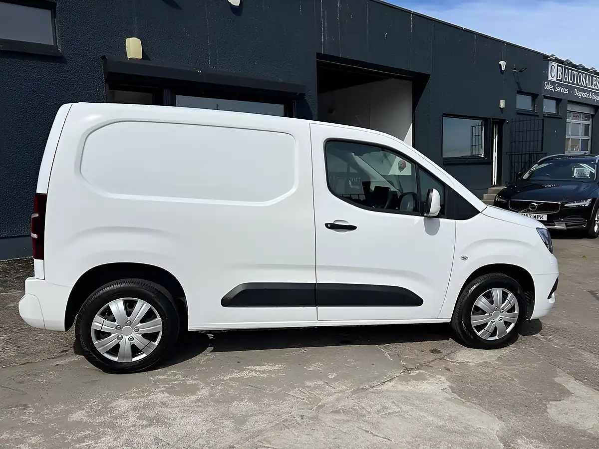 Used 2021 Vauxhall Combo Sportive White - Interior and Exterior details 4