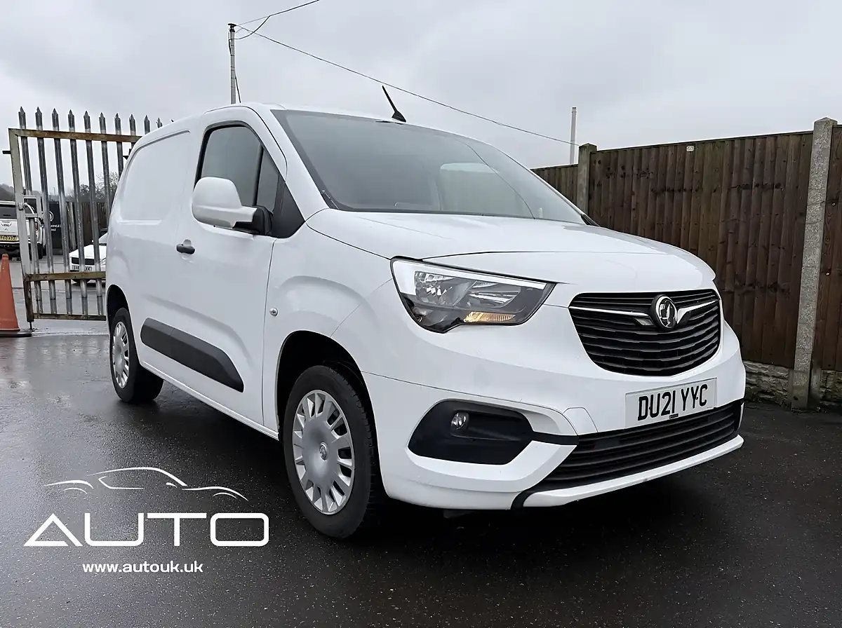 Used 2021 Vauxhall Combo Sportive White - Front View