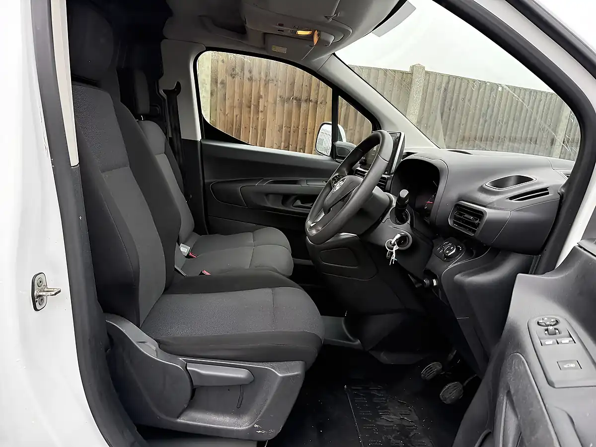 Used 2021 Vauxhall Combo Sportive White - Interior and Exterior details 11