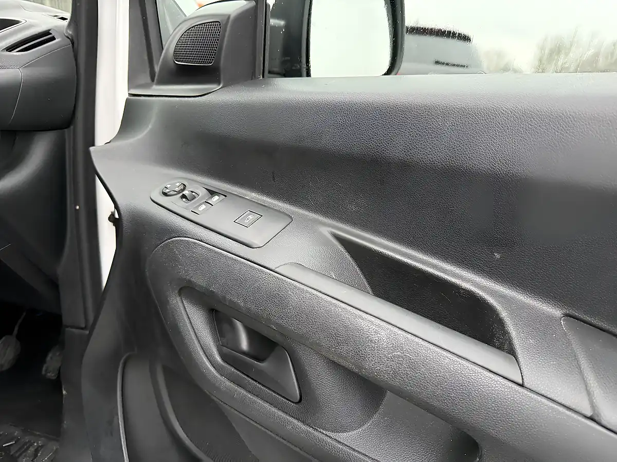 Used 2021 Vauxhall Combo Sportive White - Interior and Exterior details 12
