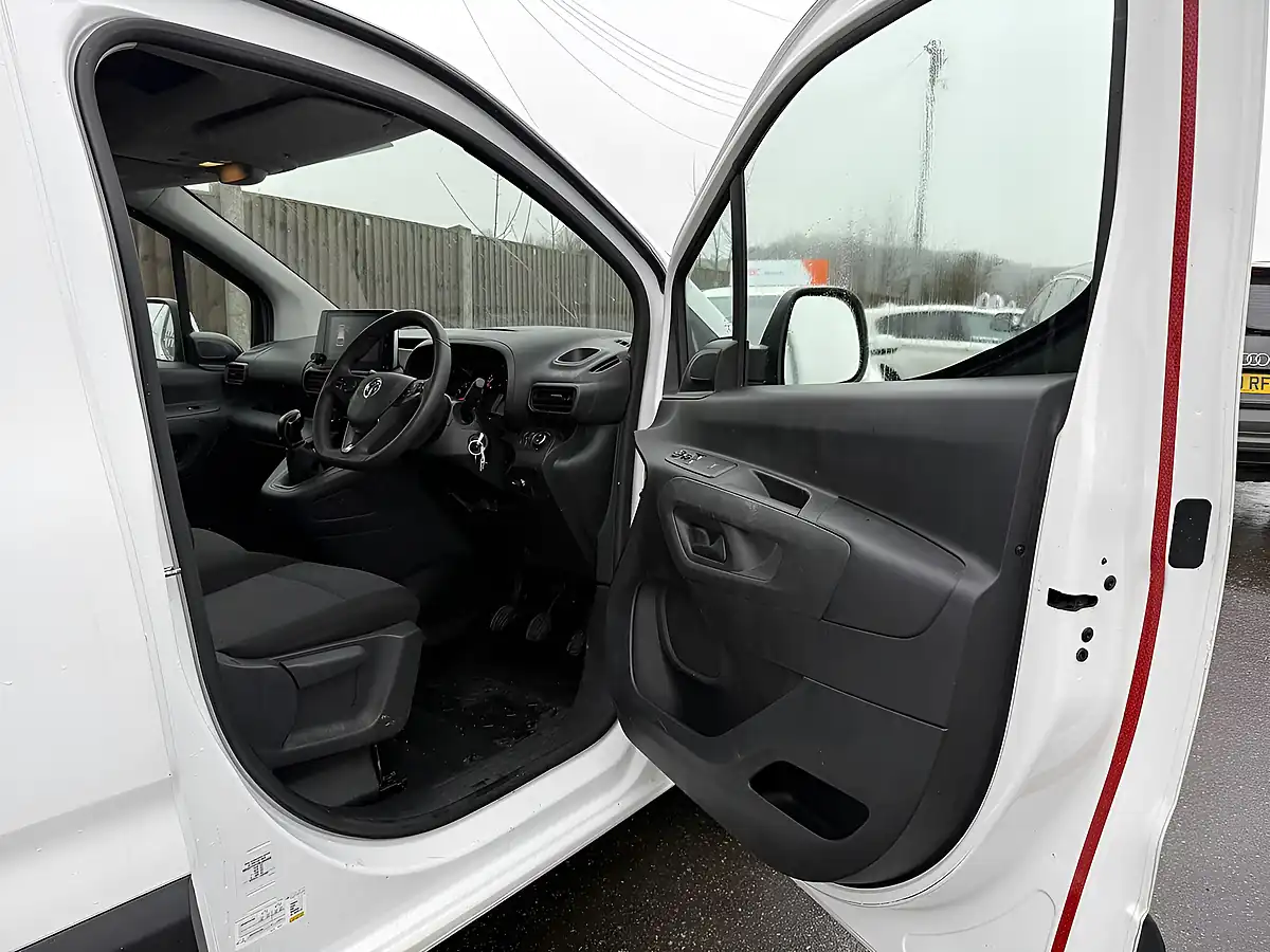 Used 2021 Vauxhall Combo Sportive White - Interior and Exterior details 13