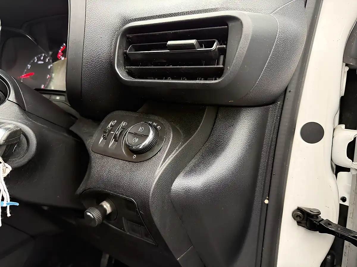 Used 2021 Vauxhall Combo Sportive White - Interior and Exterior details 14
