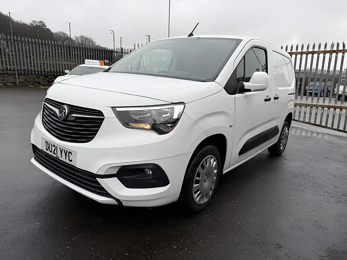 Used 2021 Vauxhall Combo Sportive White - Interior and Exterior details 3