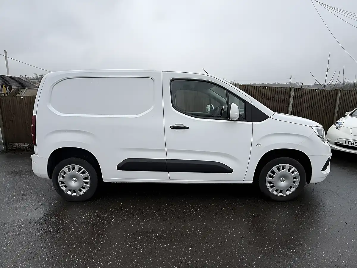 Used 2021 Vauxhall Combo Sportive White - Interior and Exterior details 8