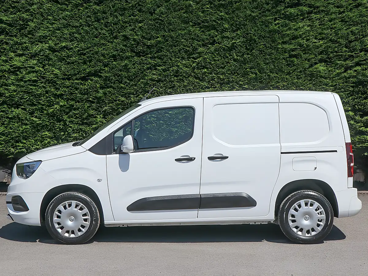 Used 2021 Vauxhall Combo Sportive White - Interior and Exterior details 12