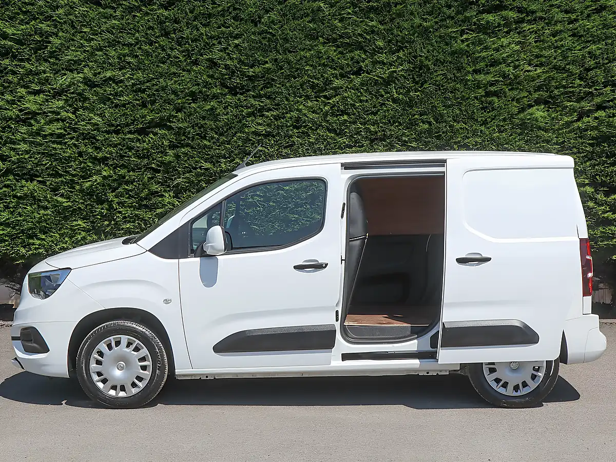 Used 2021 Vauxhall Combo Sportive White - Interior and Exterior details 13