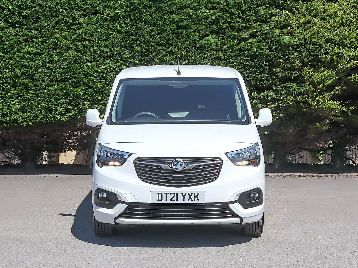 Used 2021 Vauxhall Combo Sportive White - Interior and Exterior details 3