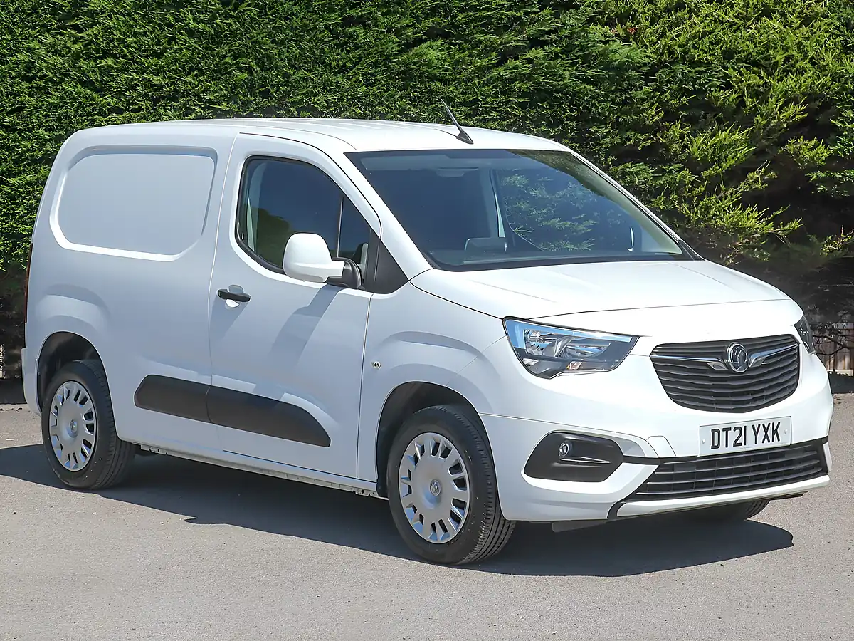 Used 2021 Vauxhall Combo Sportive White - Interior and Exterior details 4