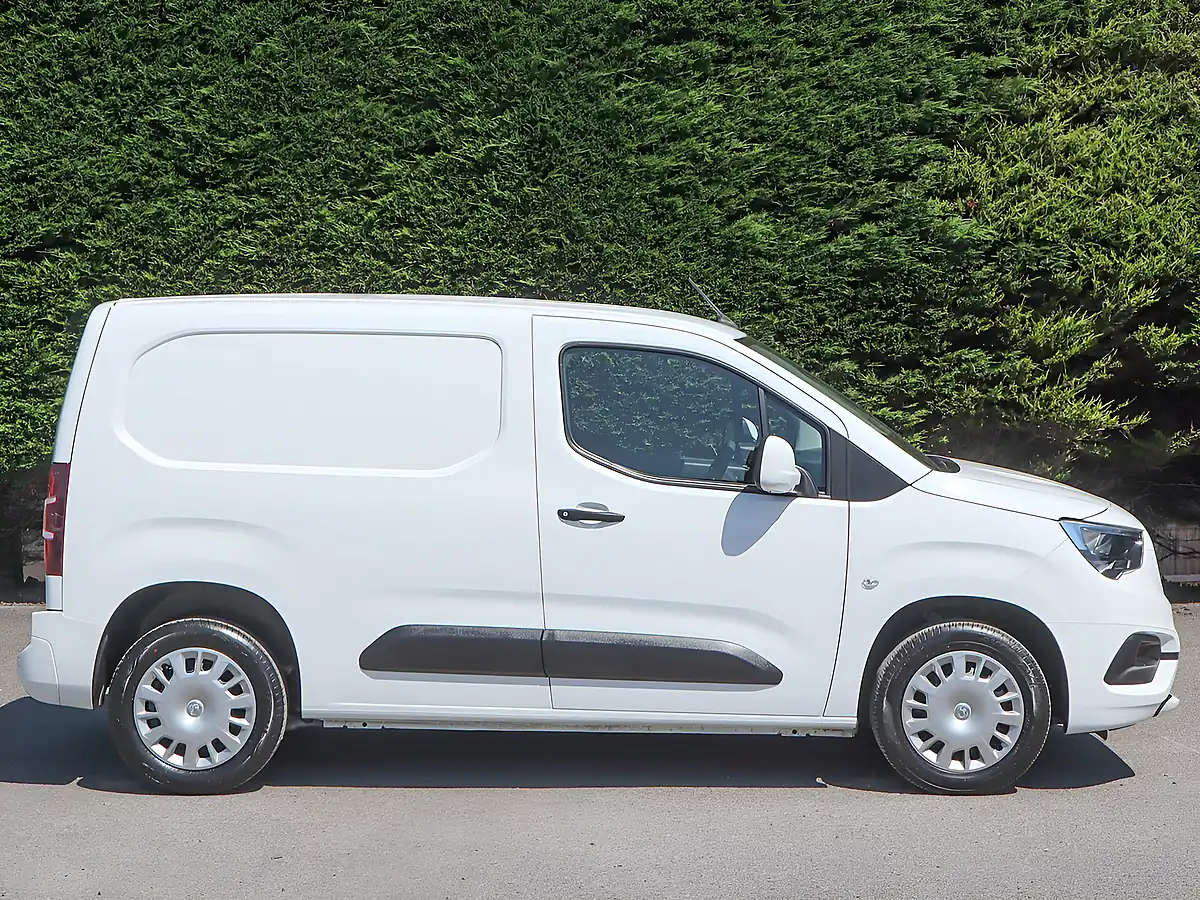 Used 2021 Vauxhall Combo Sportive White - Interior and Exterior details 5