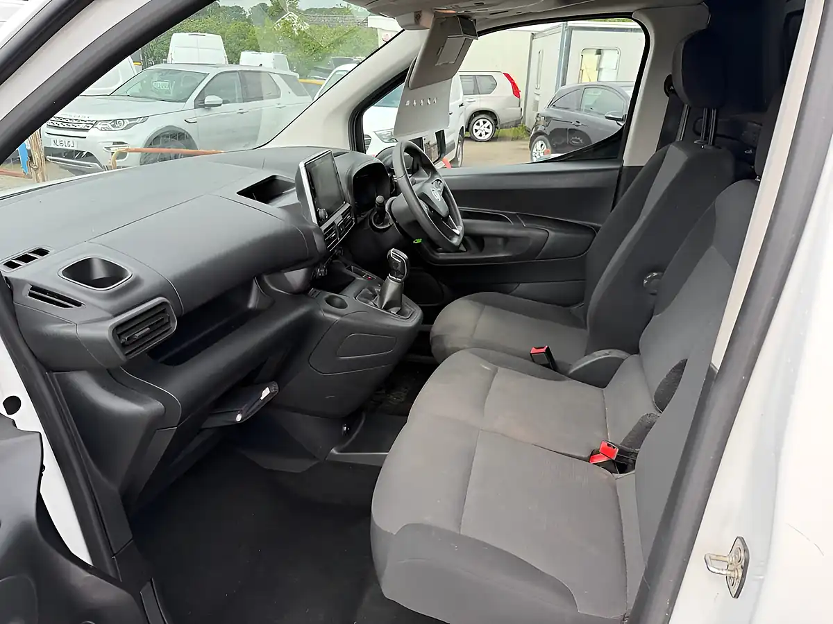 Used 2021 Vauxhall Combo Sportive White - Interior and Exterior details 10
