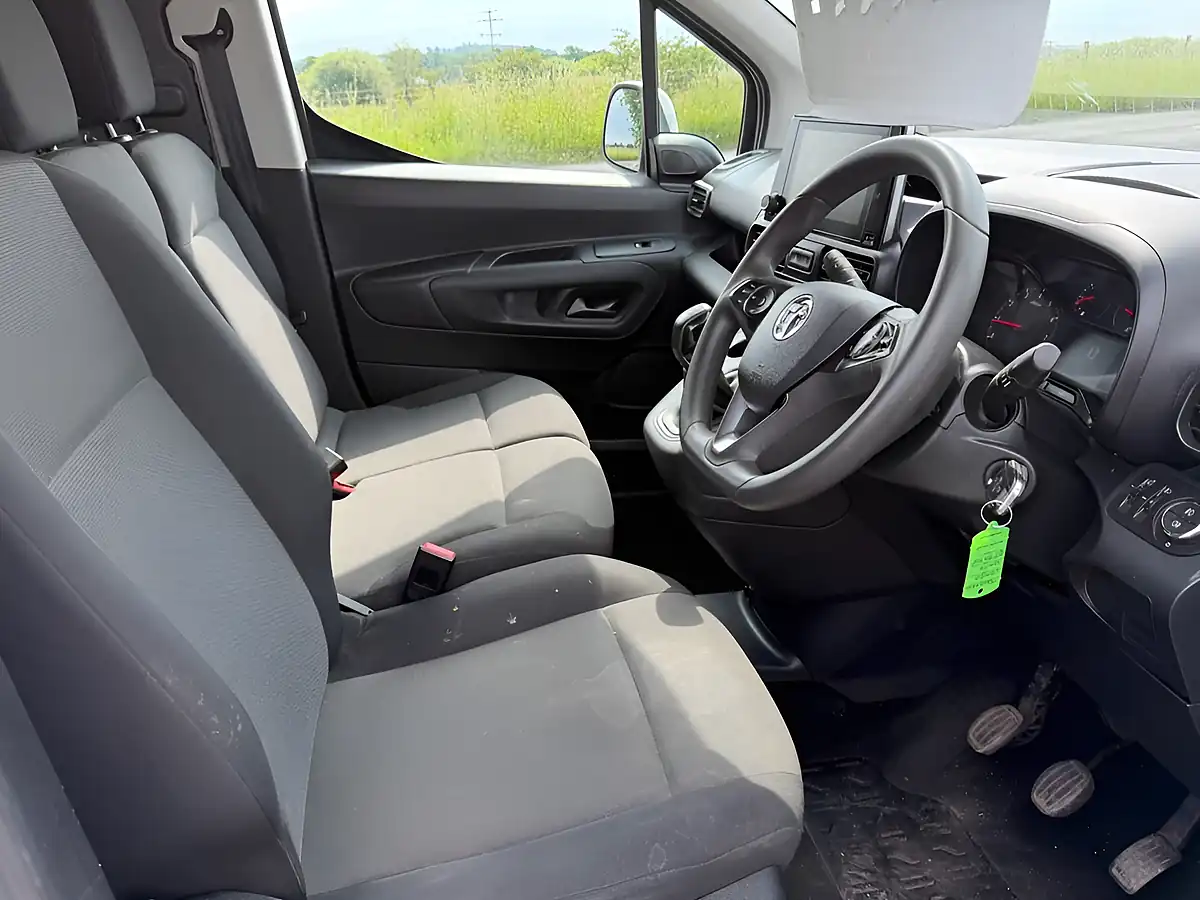 Used 2021 Vauxhall Combo Sportive White - Interior and Exterior details 11