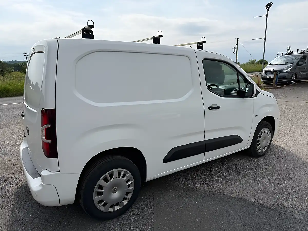 Used 2021 Vauxhall Combo Sportive White - Interior and Exterior details 3