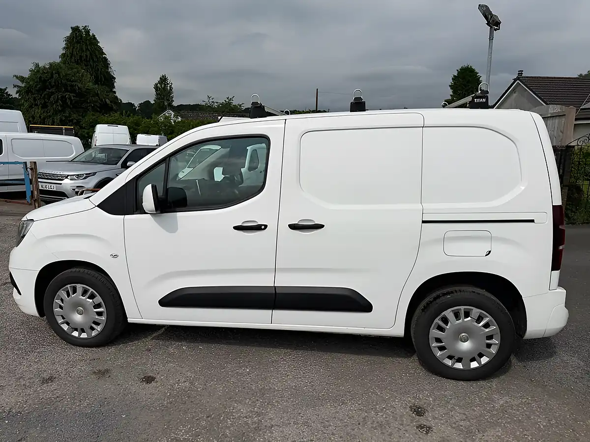 Used 2021 Vauxhall Combo Sportive White - Interior and Exterior details 6