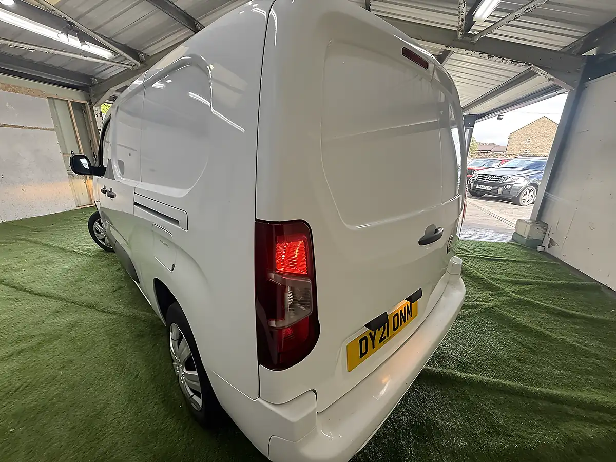Used 2021 Vauxhall Combo Sportive White - Interior and Exterior details 12