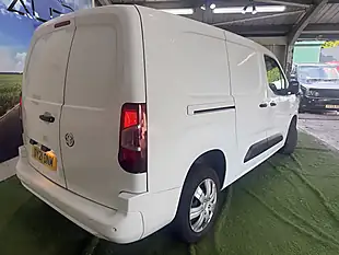 Used 2021 Vauxhall Combo Sportive White - Interior and Exterior details 16